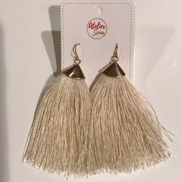 GORGEOUS BRUSHED GOLD CAP CREAM TASSEL EARRINGS!! - Picture 2 of 8